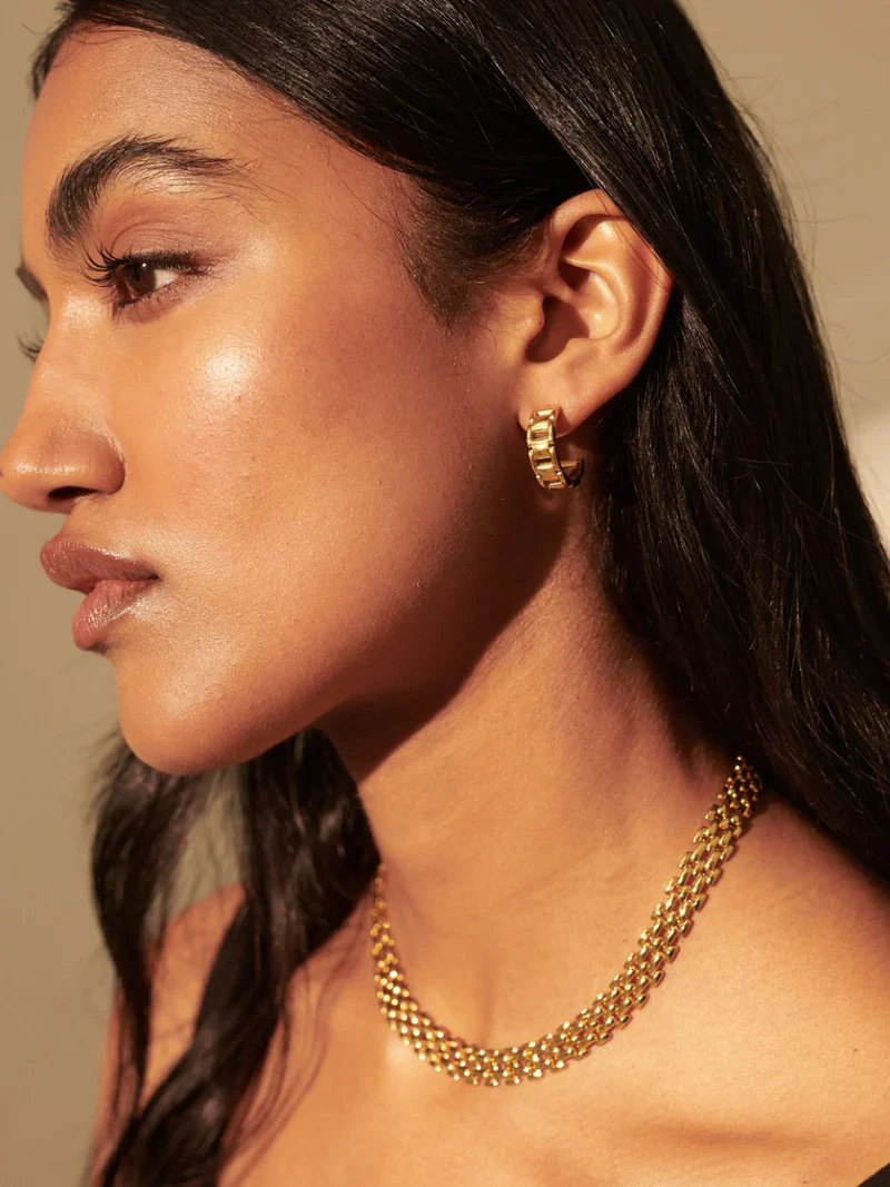 Cora Earrings Gold - Image 4
