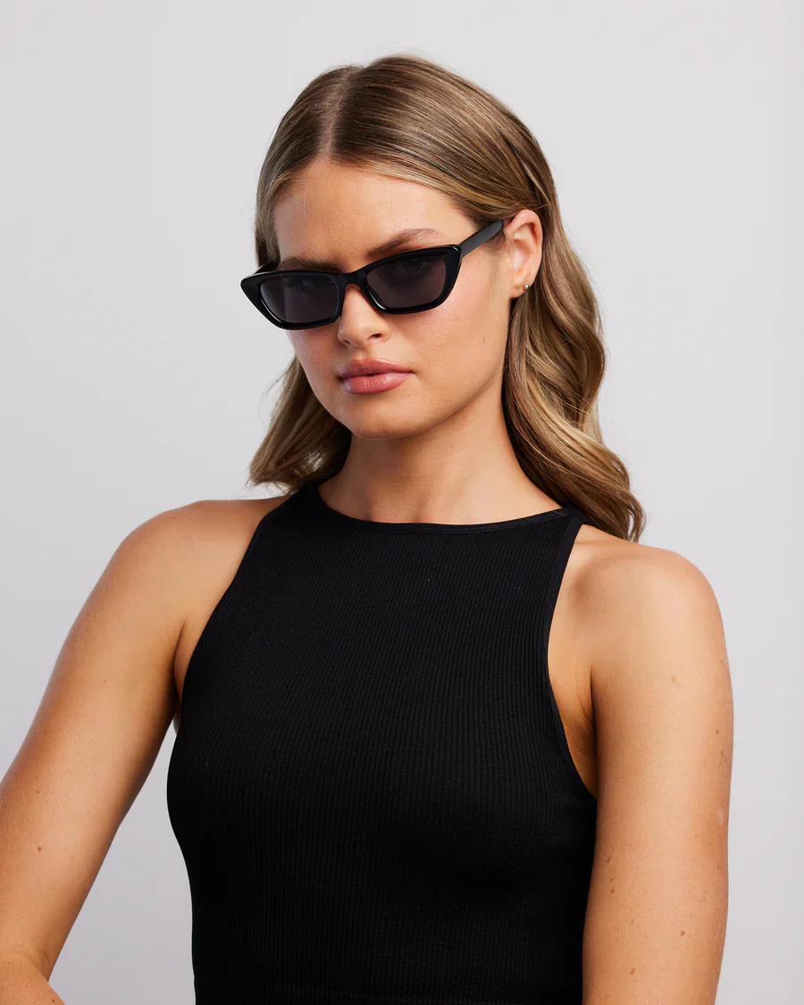 Dolce Vita Sunglasses Black - Image 3