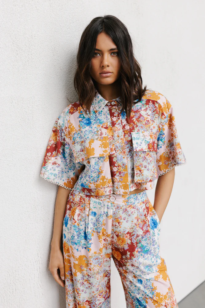 Esimio Cropped Shirt Bloom Floral Print - Image 12