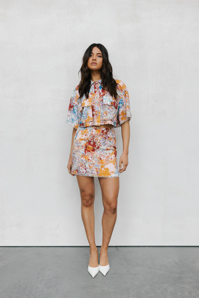 Esimio Cropped Shirt Bloom Floral Print - Image 16