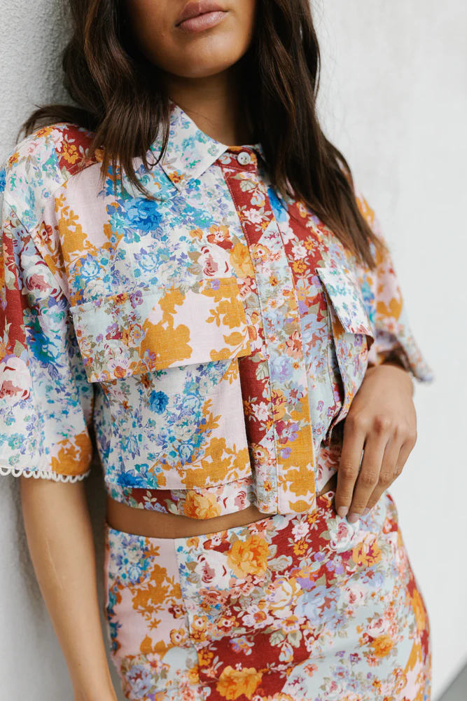 Esimio Cropped Shirt Bloom Floral Print - Image 17