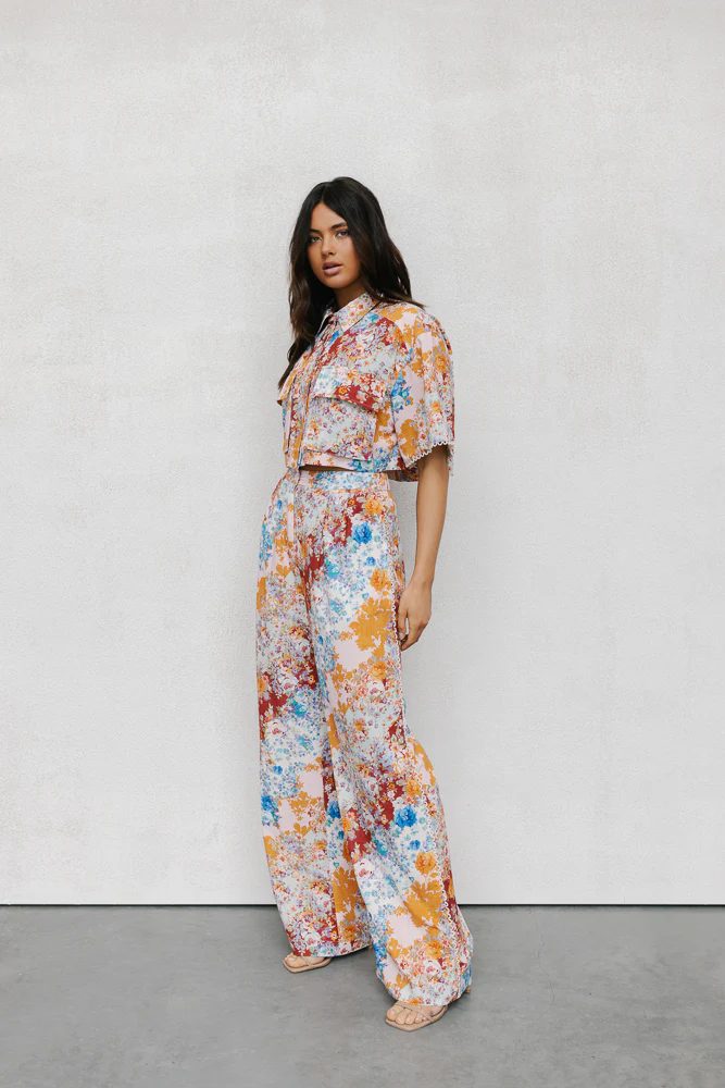 Esimio Cropped Shirt Bloom Floral Print - Image 19