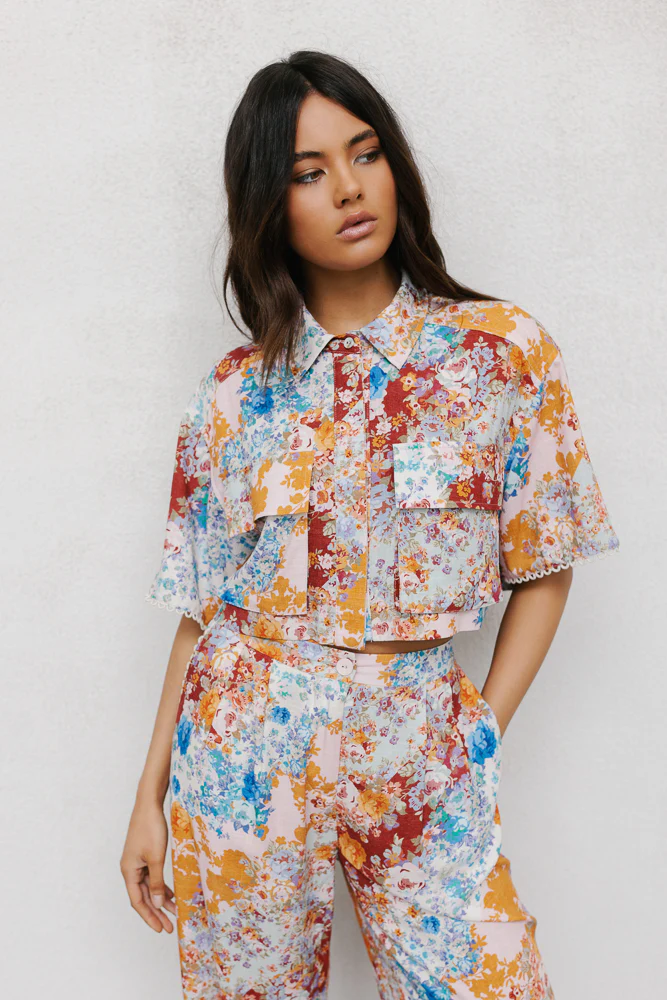 Esimio Cropped Shirt Bloom Floral Print - Image 21