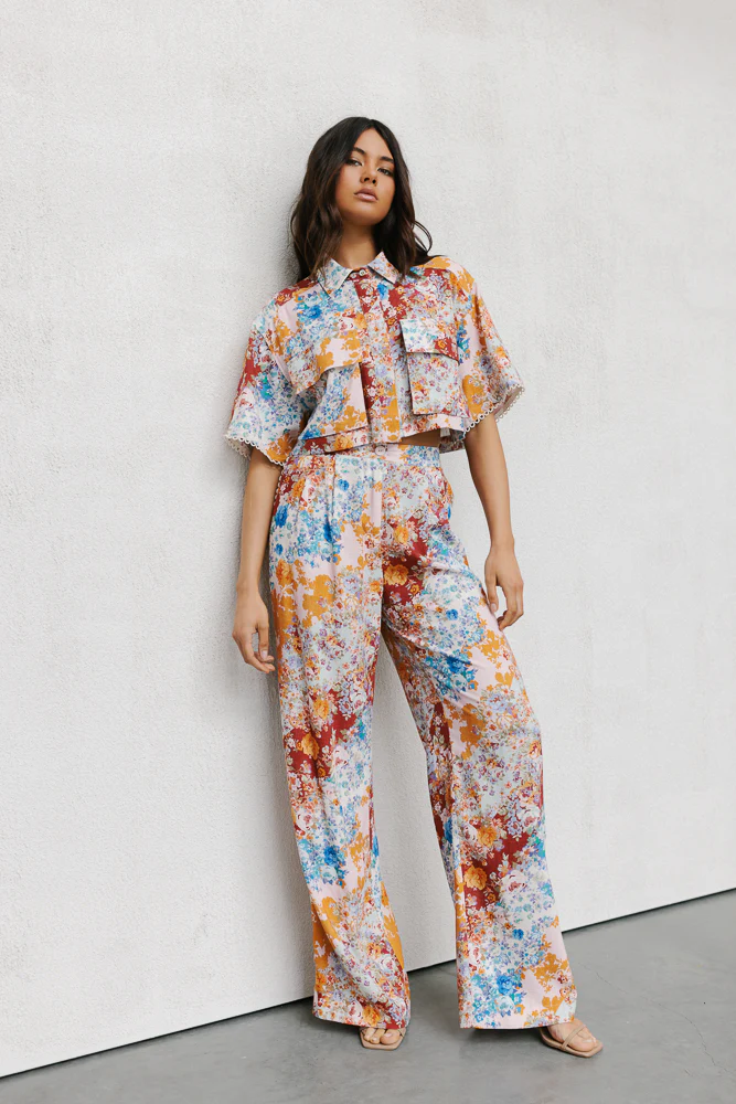 Esimio Cropped Shirt Bloom Floral Print - Image 27