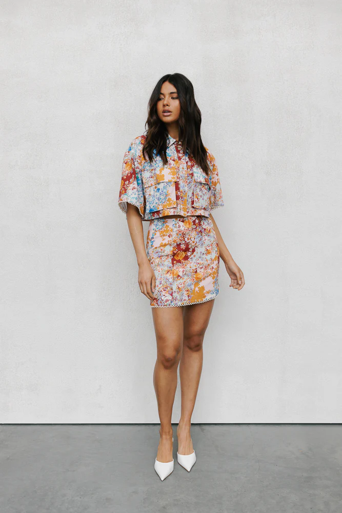 Esimio Cropped Shirt Bloom Floral Print - Image 28