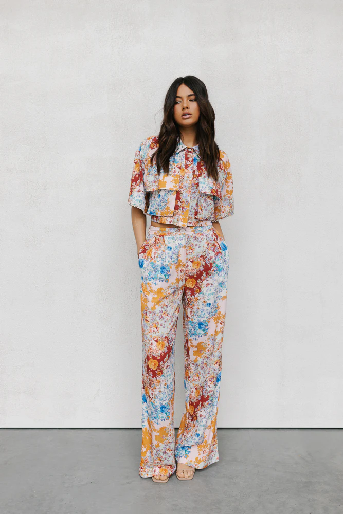 Esimio Cropped Shirt Bloom Floral Print - Image 30