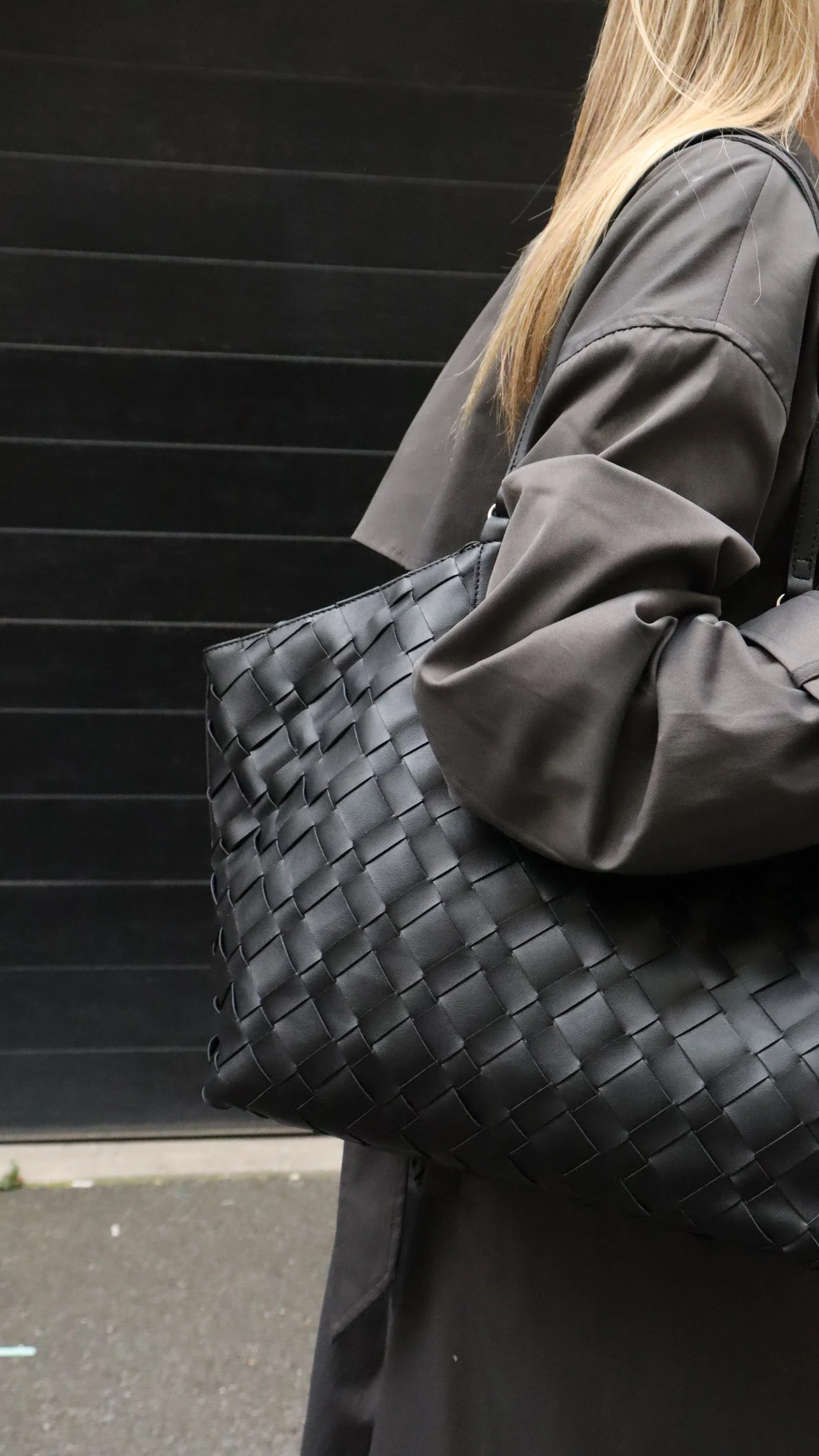 Everyday Tote Bag Black - Image 7