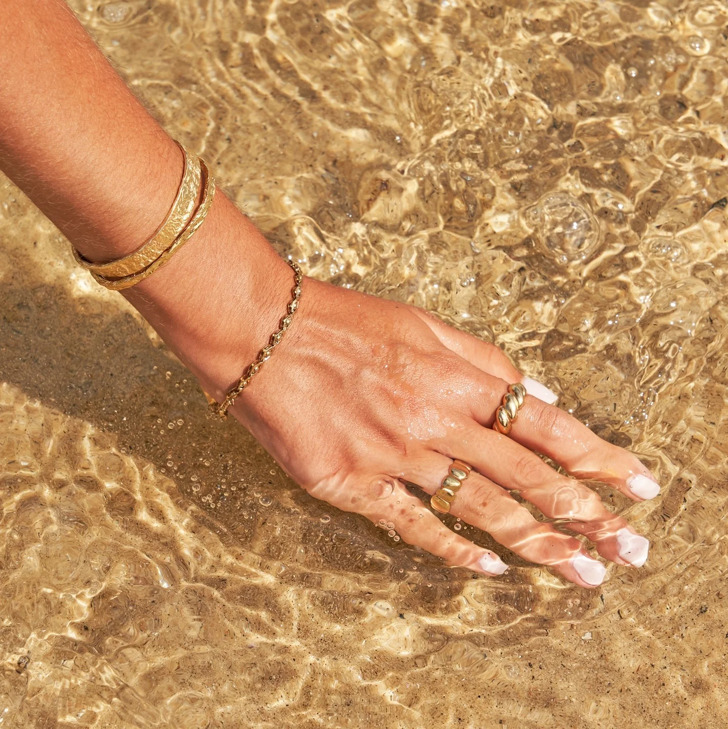 Helios Cuff Gold - Image 9