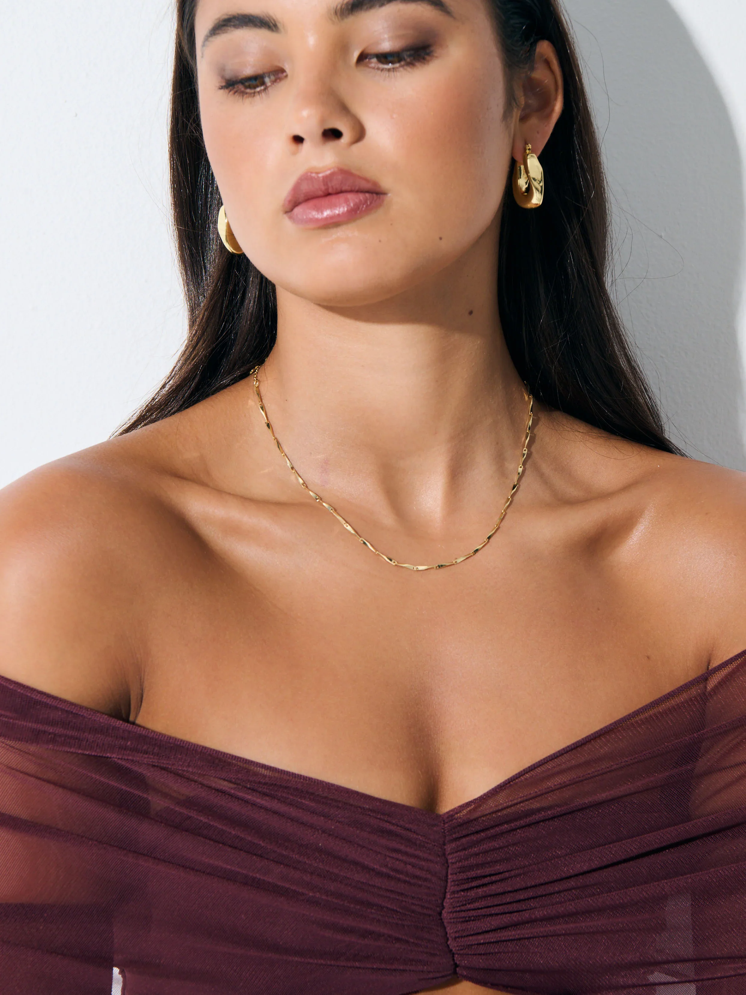 Lea Wavy Earrings Gold - Image 6