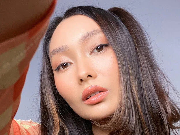 Miss Olivia Lipstick - Apricot (Satin) - Image 3