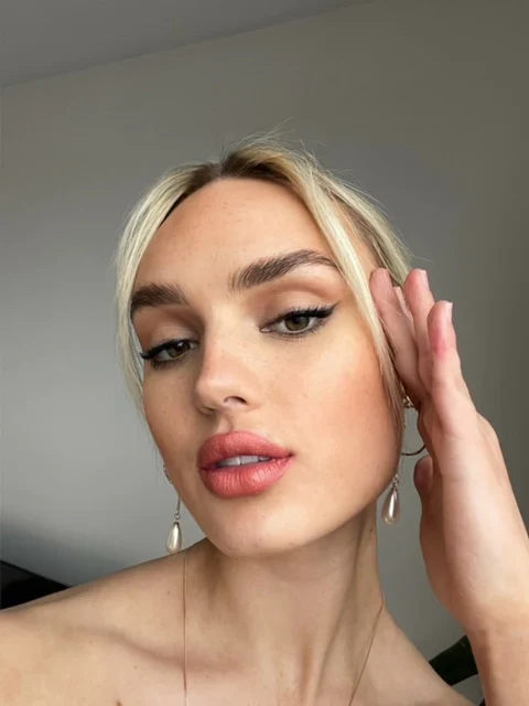 Miss Olivia Lipstick - Apricot (Satin) - Image 5