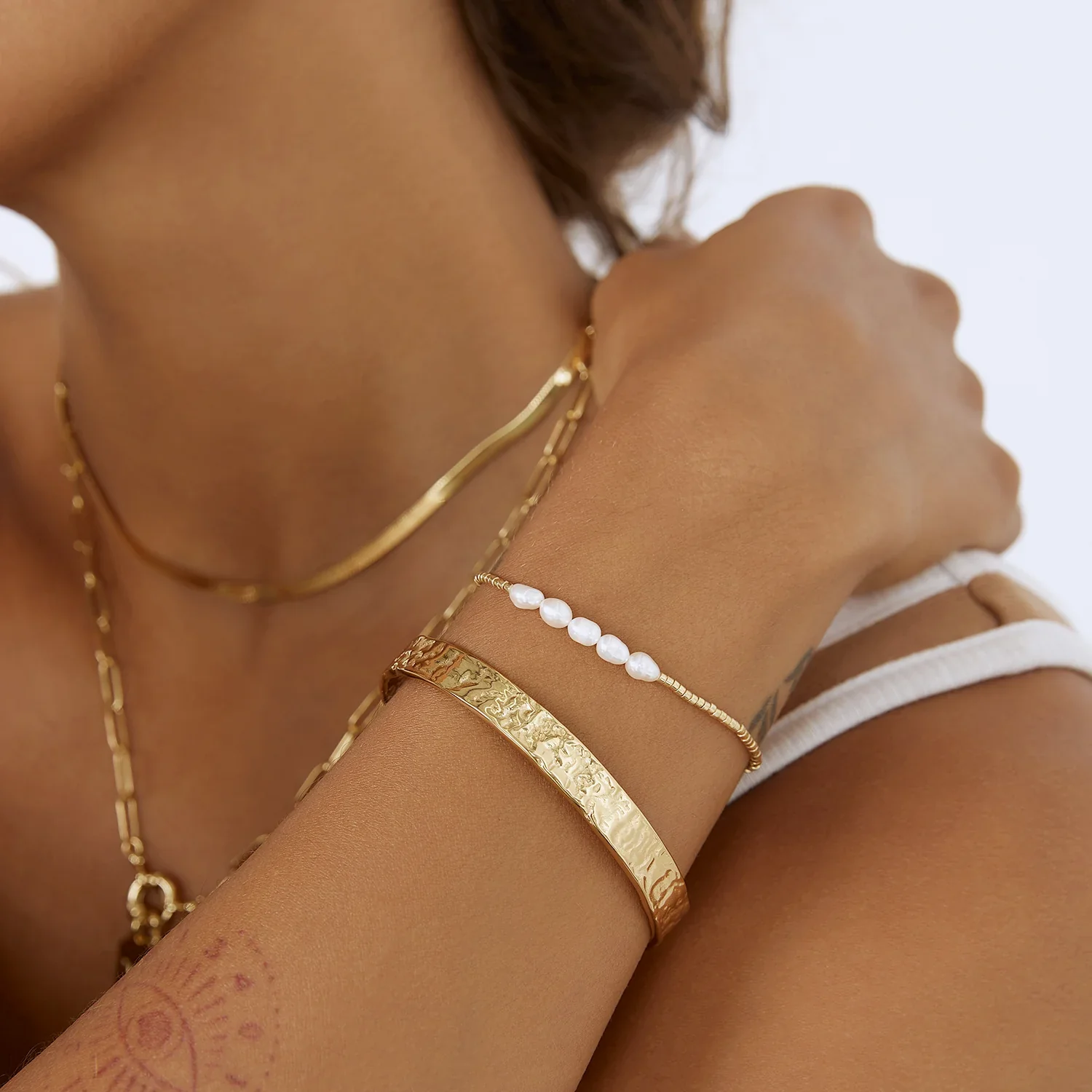 Seline Pearl Bracelet Gold - Image 7