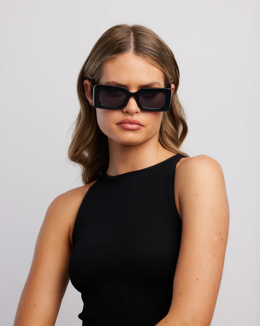 Twiggy Sunglasses Black - Image 3