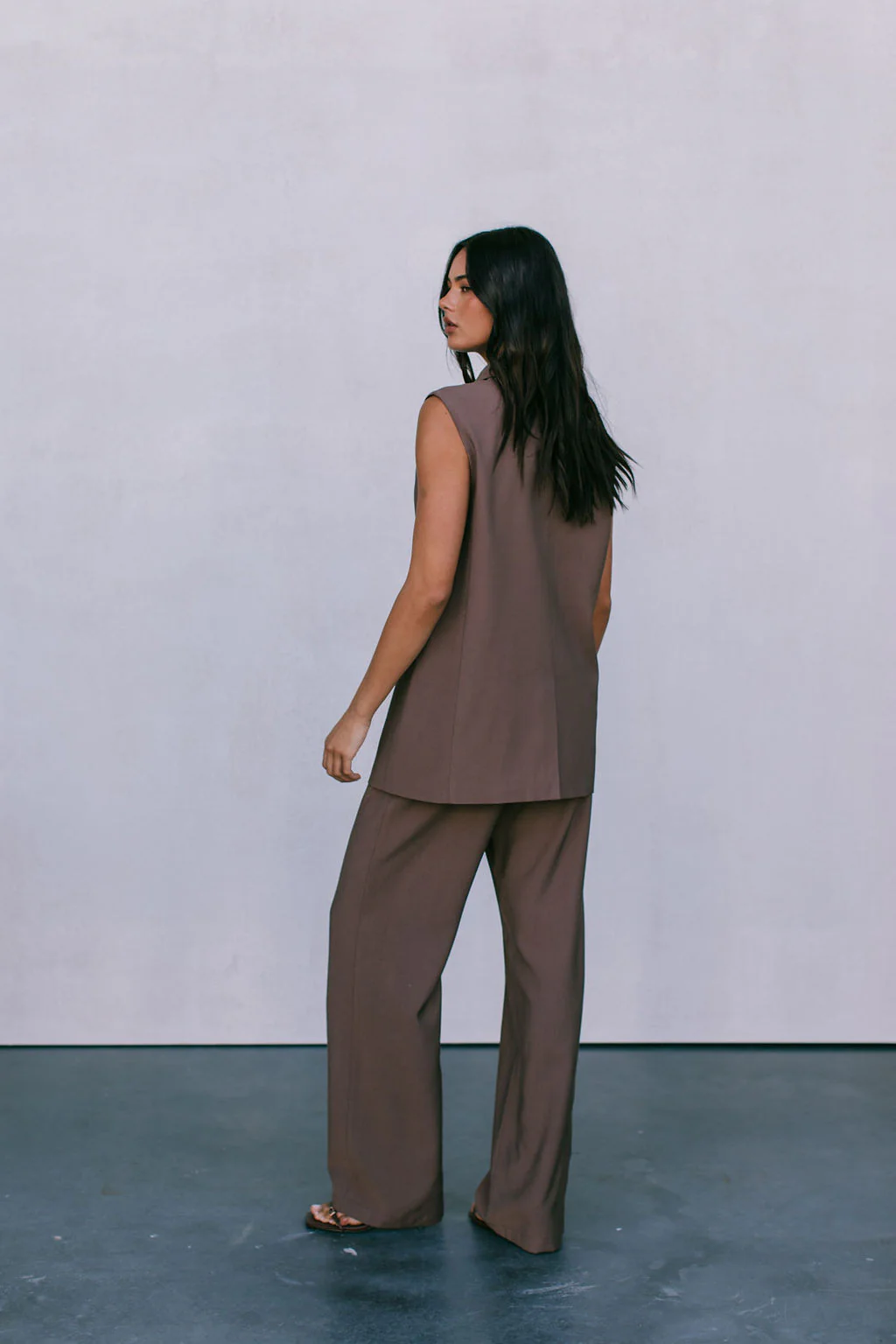 Uerella Vest Chocolate - Image 11