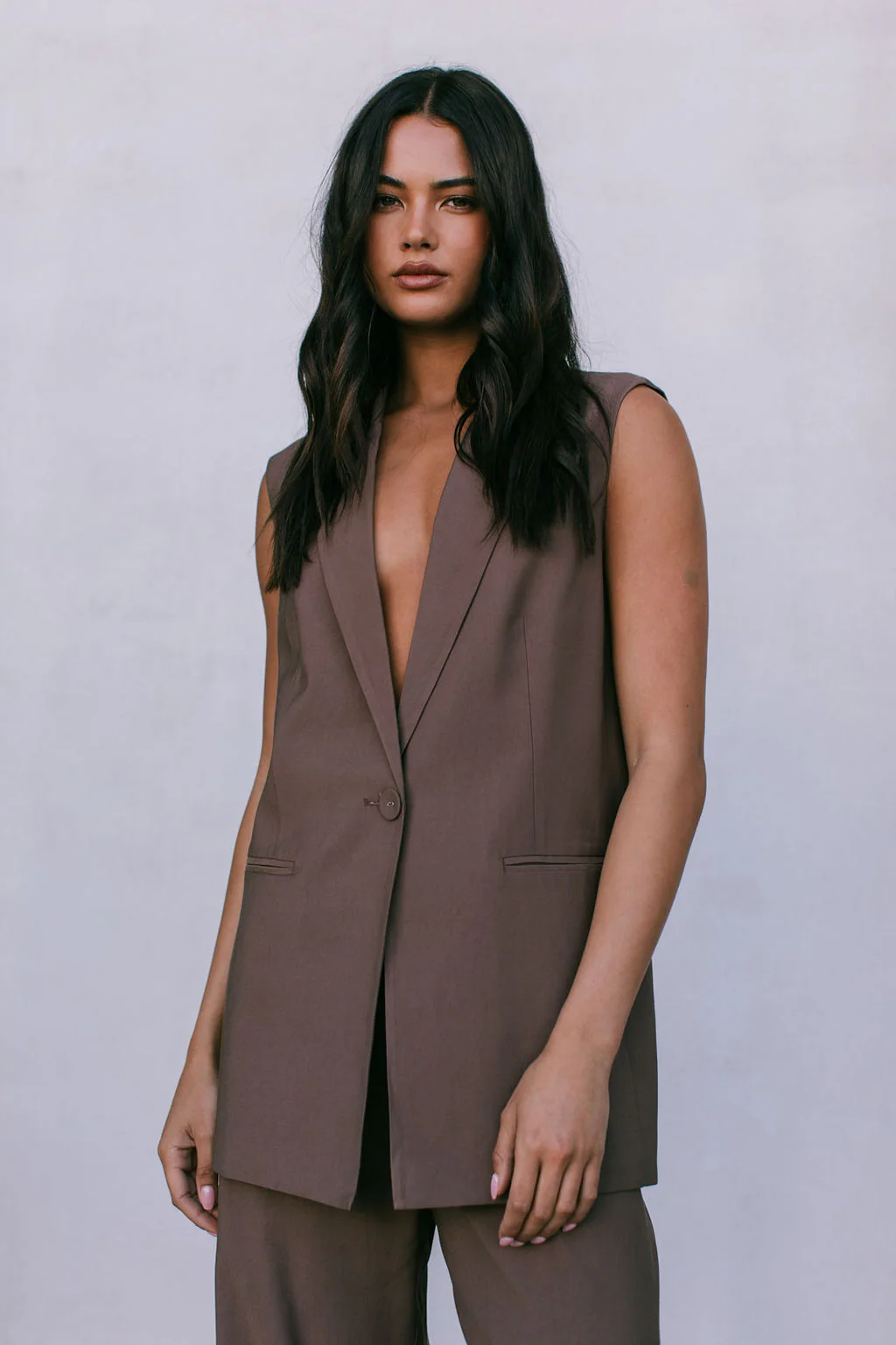 Uerella Vest Chocolate - Image 12