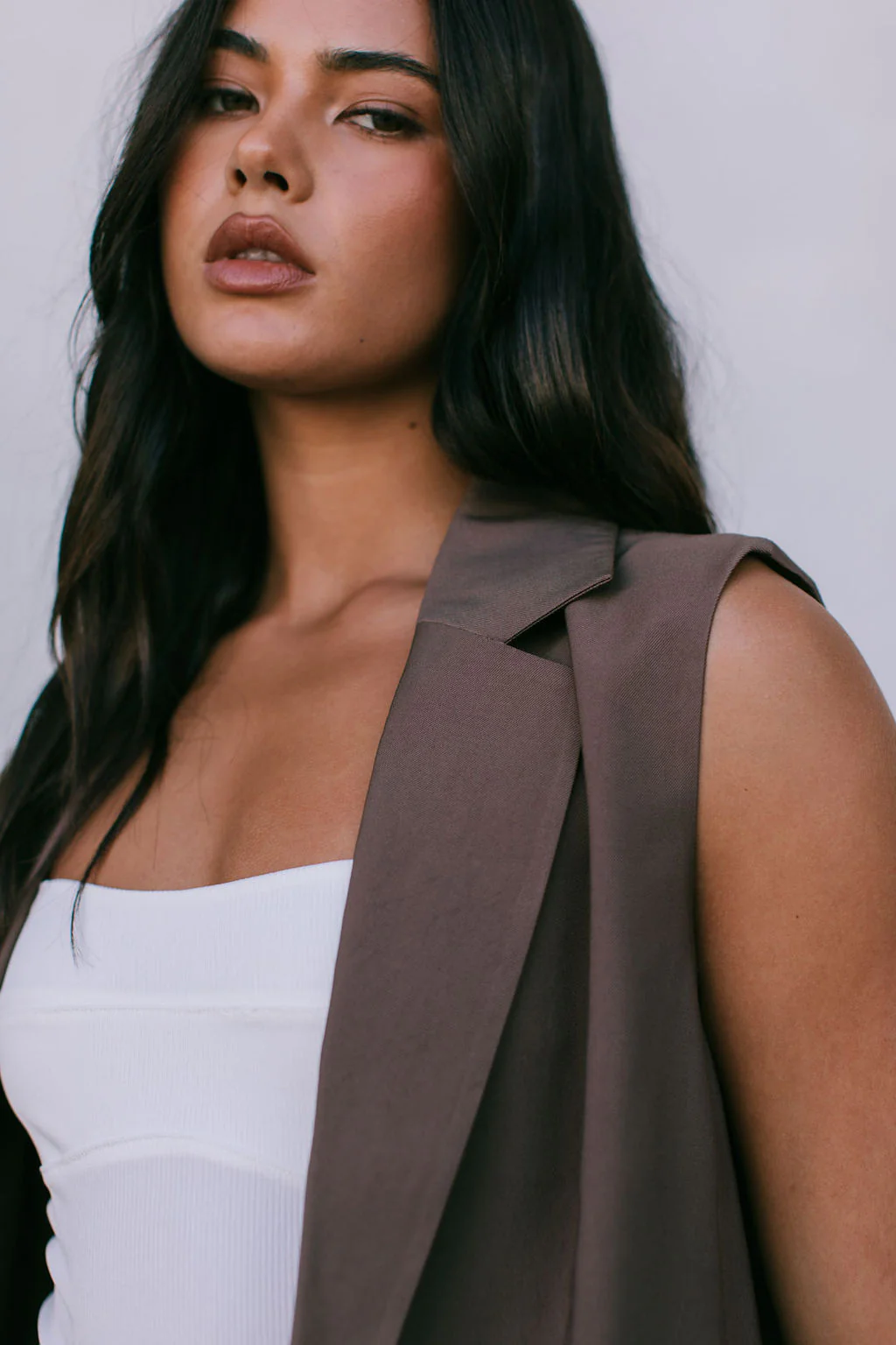Uerella Vest Chocolate - Image 13