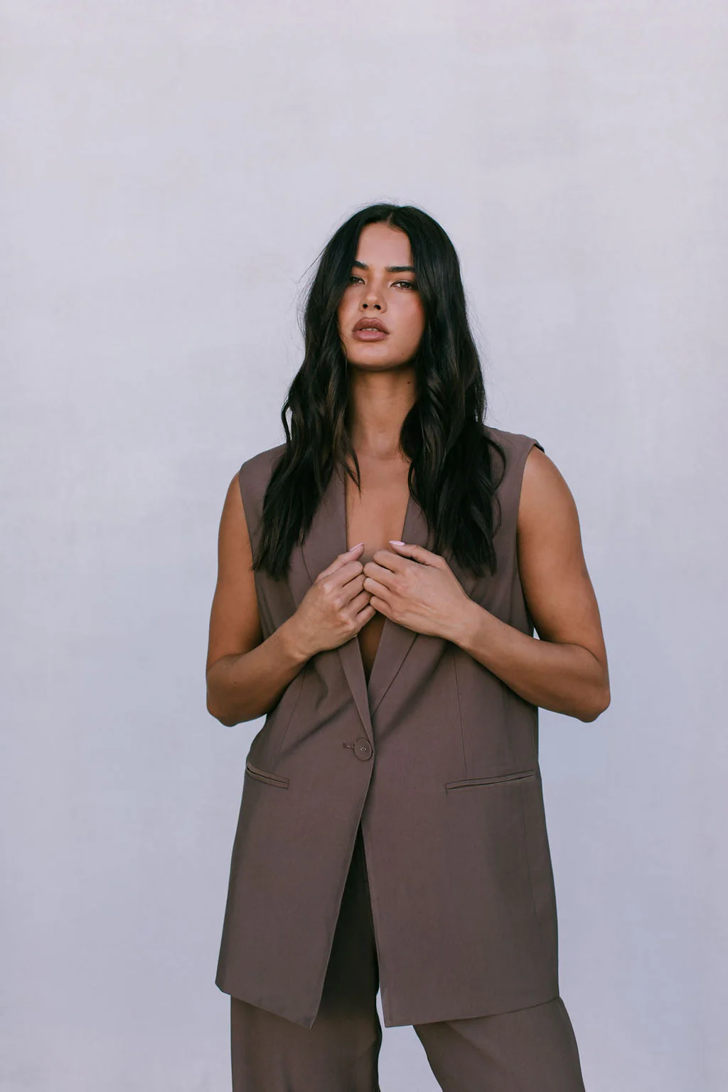 Uerella Vest Chocolate - Image 15