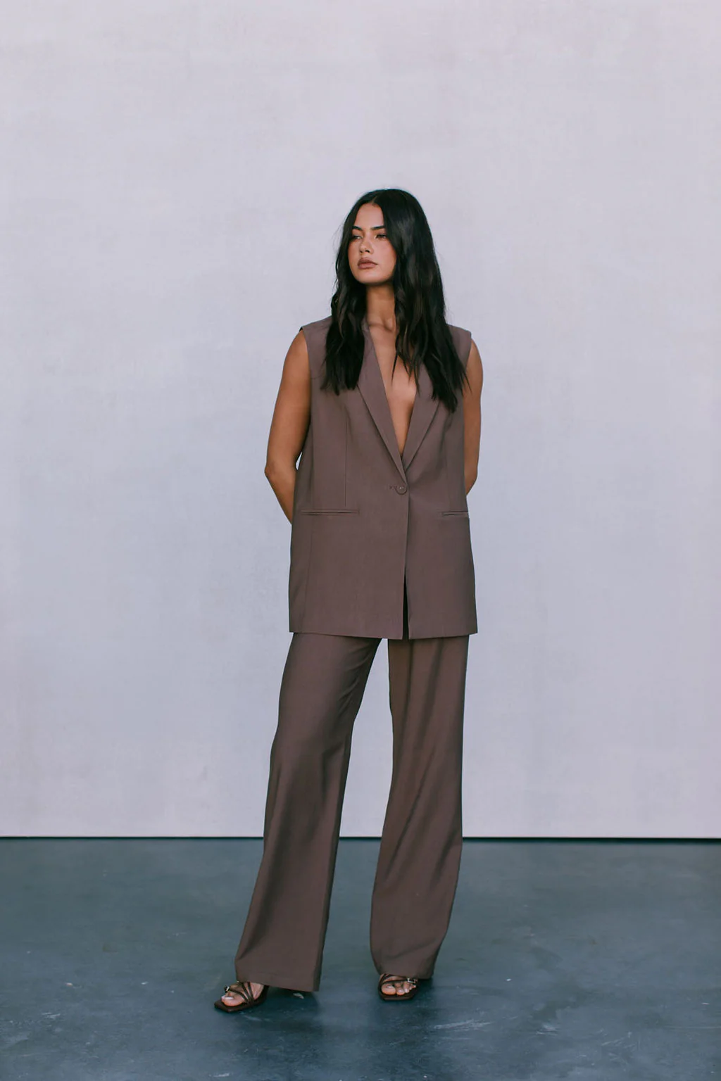 Uerella Vest Chocolate - Image 20