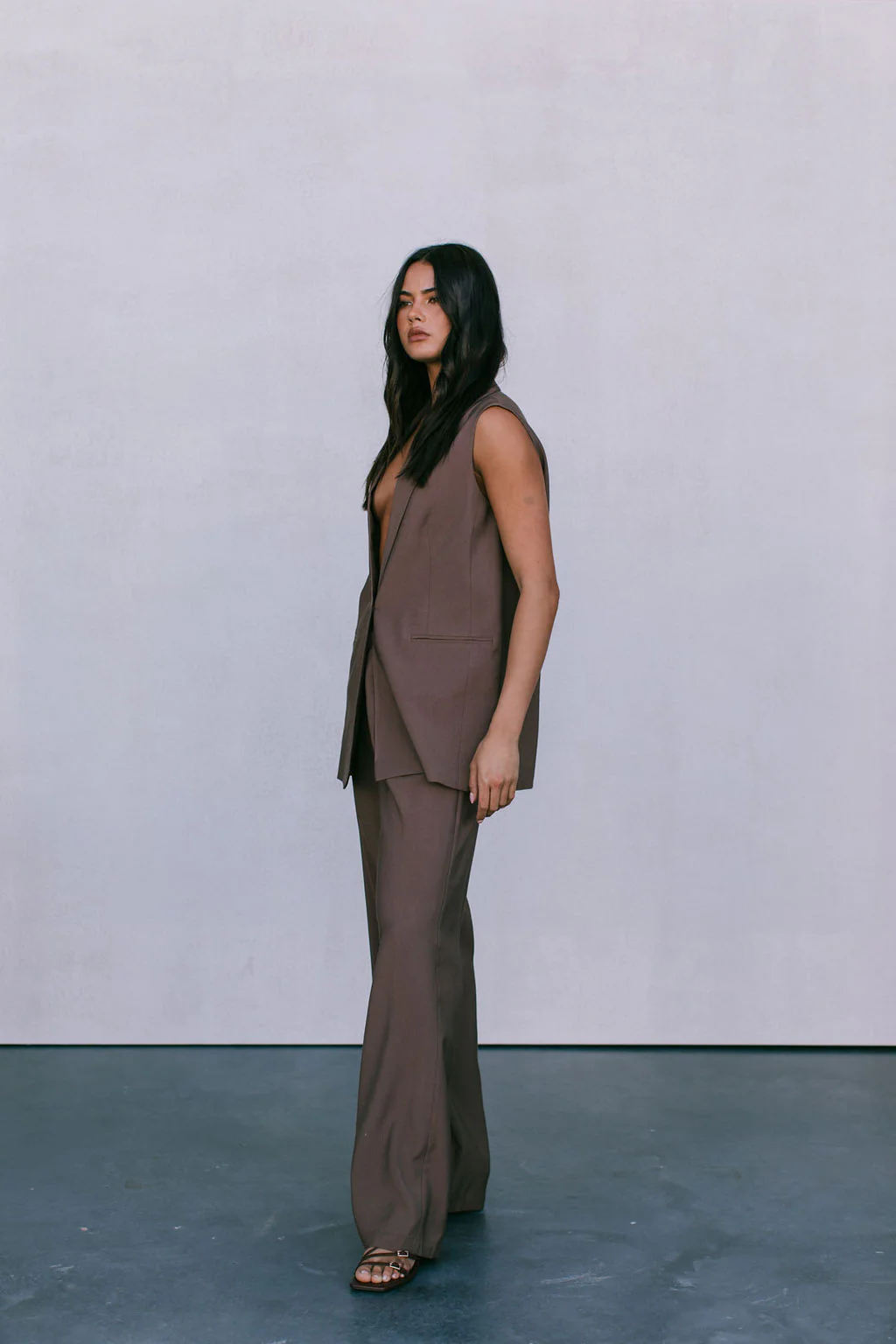 Uerella Vest Chocolate - Image 21