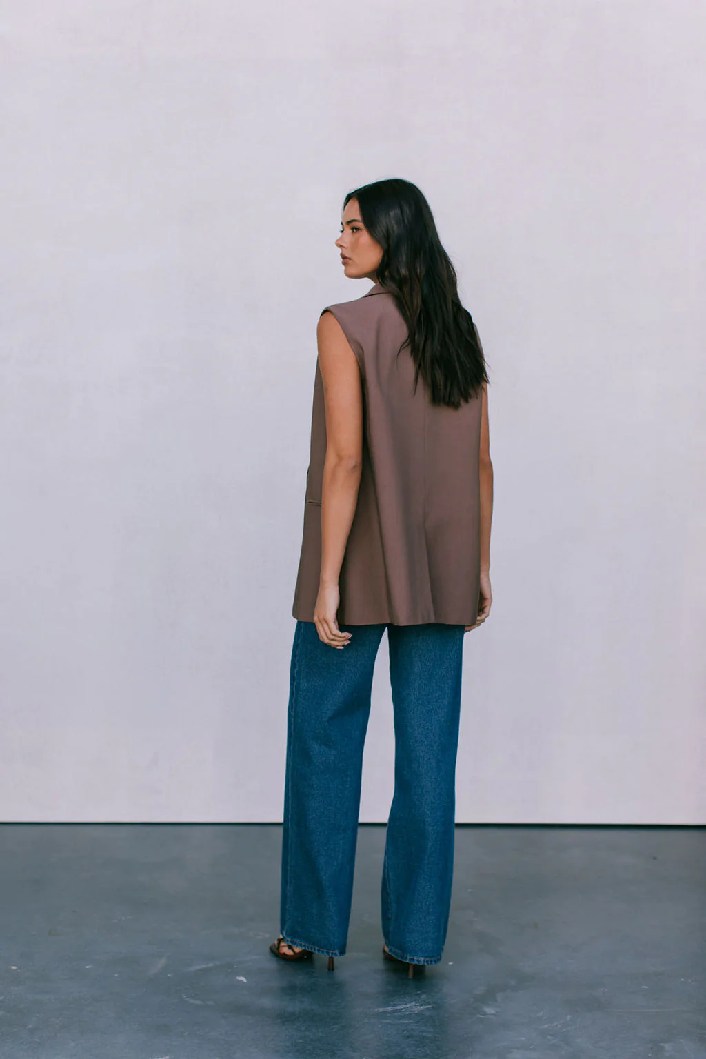 Uerella Vest Chocolate - Image 23
