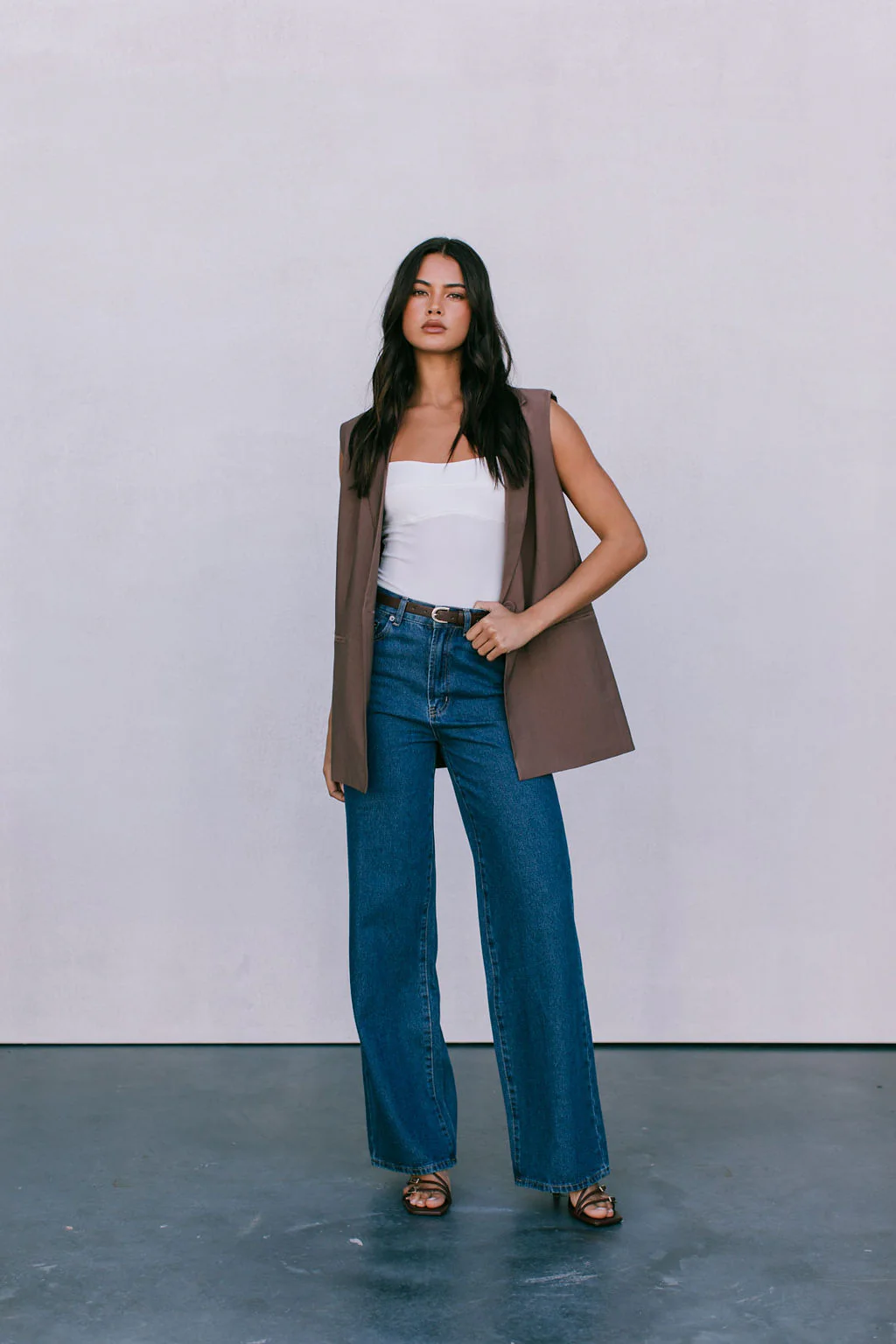 Uerella Vest Chocolate - Image 9